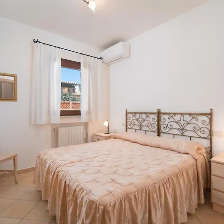 Sardinia Family Villas - Seaside Leonora Pedestrian Area Villa Cannigione