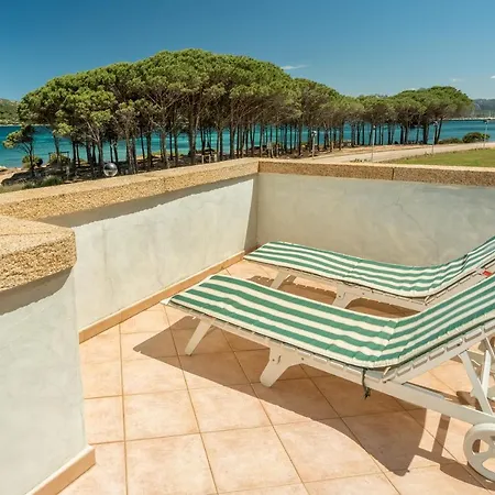 Sardinia Family Villas - Seaside Leonora Pedestrian Area וילה