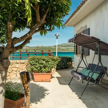 Sardinia Family Villas - Seaside Leonora Pedestrian Area Villa Cannigione